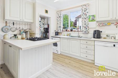 4 bedroom Detached house for sale in Ferriby High Road, North Ferriby, HU14