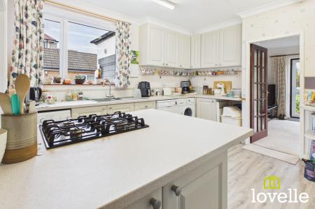 4 bedroom Detached house for sale in Ferriby High Road, North Ferriby, HU14