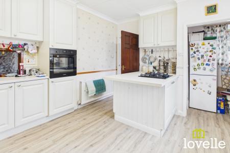 4 bedroom Detached house for sale in Ferriby High Road, North Ferriby, HU14