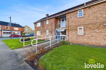 1 bedroom Flat for sale in Hallgate, Cottingham, HU16