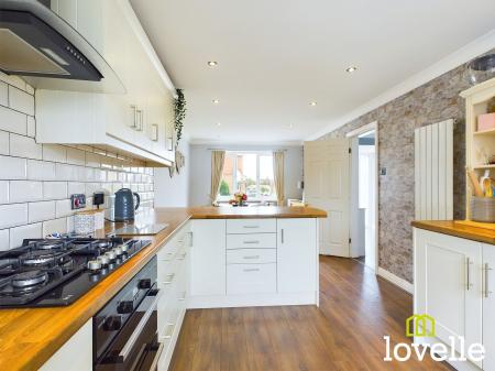 5 bedroom Detached house for sale in Manor Garth, Skidby, HU16