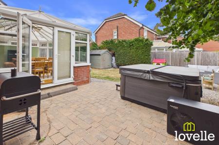 4 bedroom Detached house for sale in Badgers Wood, Cottingham, HU16