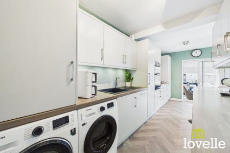 3 bedroom Semi-detached house for sale in Anlaby Park Road South, Hull, HU4