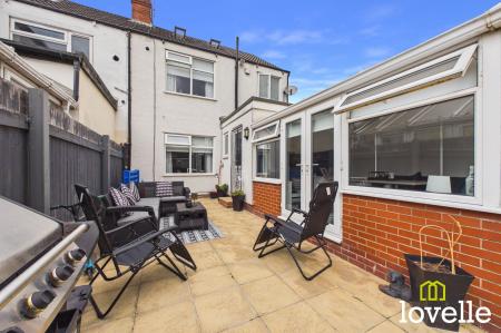 3 bedroom Semi-detached house for sale in Anlaby Park Road South, Hull, HU4