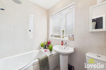 3 bedroom Semi-detached house for sale in Anlaby Park Road South, Hull, HU4