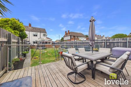 3 bedroom Semi-detached house for sale in Anlaby Park Road South, Hull, HU4
