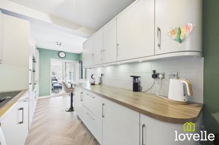 3 bedroom Semi-detached house for sale in Anlaby Park Road South, Hull, HU4