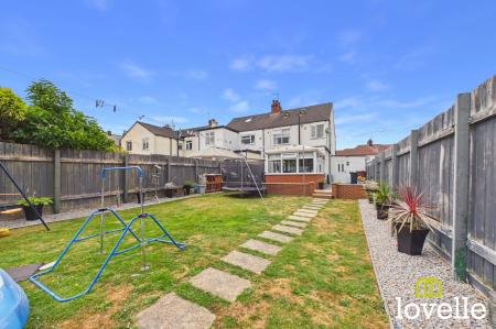 3 bedroom Semi-detached house for sale in Anlaby Park Road South, Hull, HU4