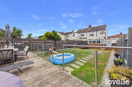 3 bedroom Semi-detached house for sale in Anlaby Park Road South, Hull, HU4
