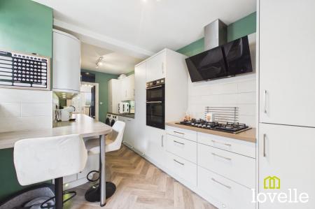 3 bedroom Semi-detached house for sale in Anlaby Park Road South, Hull, HU4
