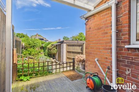 3 bedroom Semi-detached house for sale in Westfield Rise, Hessle, HU13