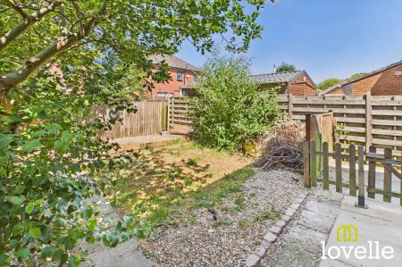 2 bedroom Semi-detached house for sale in Cawthorne Drive, Hull, HU4
