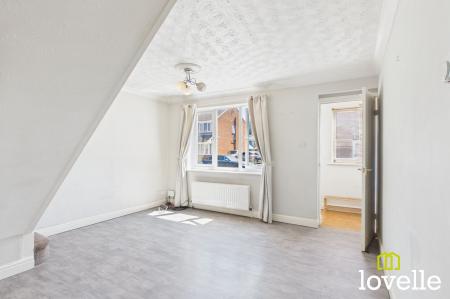 2 bedroom Semi-detached house for sale in Cawthorne Drive, Hull, HU4