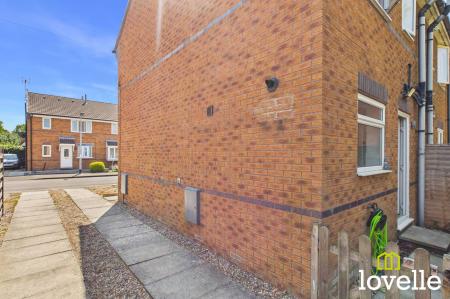 2 bedroom Semi-detached house for sale in Cawthorne Drive, Hull, HU4