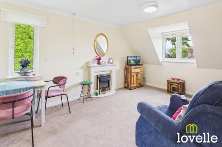 2 bedroom Flat for sale in Newgate Street, Shardeloes Court Newgate Street, HU16