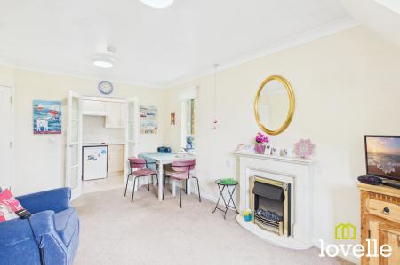 2 bedroom Flat for sale in Newgate Street, Shardeloes Court Newgate Street, HU16