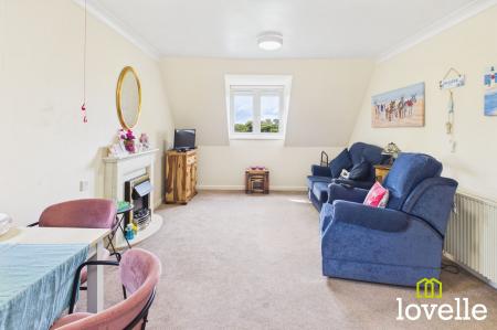 2 bedroom Flat for sale in Newgate Street, Shardeloes Court Newgate Street, HU16