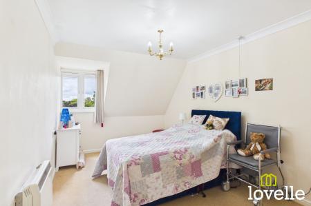 2 bedroom Flat for sale in Newgate Street, Shardeloes Court Newgate Street, HU16