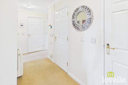 2 bedroom Flat for sale in Newgate Street, Shardeloes Court Newgate Street, HU16