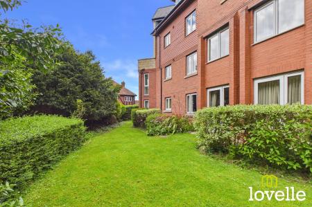 2 bedroom Flat for sale in Newgate Street, Shardeloes Court Newgate Street, HU16