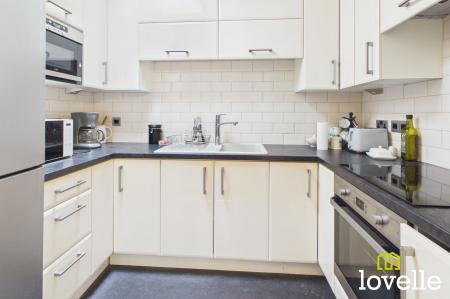 2 bedroom Flat for sale in Newgate Street, Shardeloes Court Newgate Street, HU16
