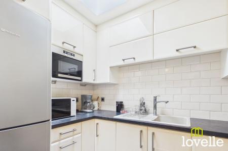 2 bedroom Flat for sale in Newgate Street, Shardeloes Court Newgate Street, HU16
