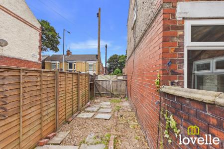 2 bedroom Terraced House for sale in Goddard Avenue, Hull, HU5