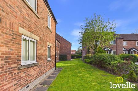 2 bedroom Flat for sale in Crescent Street, Cottingham, HU16