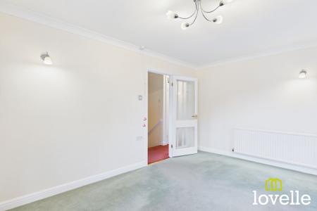 2 bedroom Flat for sale in Crescent Street, Cottingham, HU16