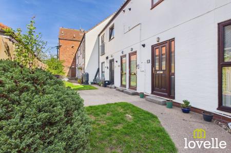 2 bedroom Flat for sale in Elm Tree Court, Cottingham, HU16