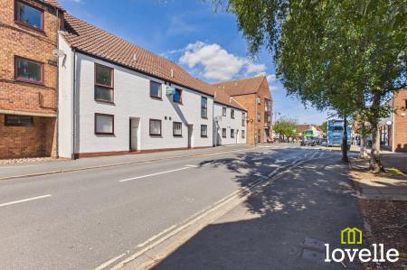 2 bedroom Flat for sale in Elm Tree Court, Cottingham, HU16