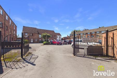 2 bedroom Flat for sale in Elm Tree Court, Cottingham, HU16