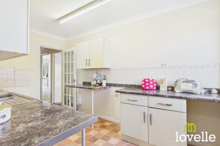 2 bedroom Flat for sale in Elm Tree Court, Cottingham, HU16