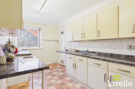 2 bedroom Flat for sale in Elm Tree Court, Cottingham, HU16