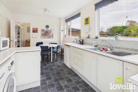 4 bedroom Detached house for sale in Park Lane, Cottingham, HU16