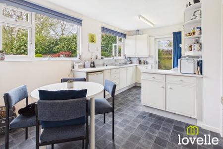 4 bedroom Detached house for sale in Park Lane, Cottingham, HU16