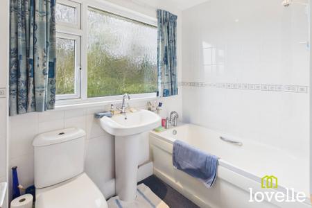 4 bedroom Detached house for sale in Park Lane, Cottingham, HU16