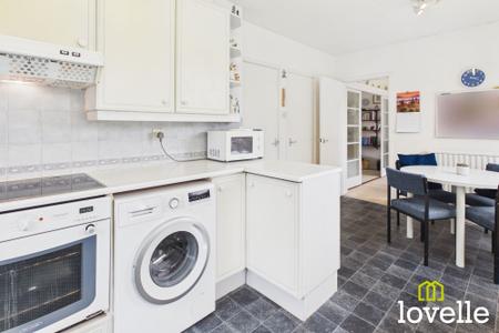 4 bedroom Detached house for sale in Park Lane, Cottingham, HU16