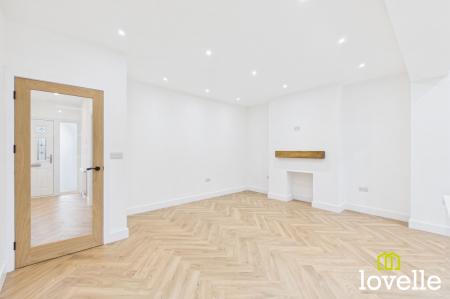 3 bedroom Semi-detached house for sale in Kingtree Avenue, Cottingham, HU16