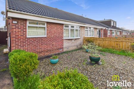 2 bedroom Semi-detached bungalow for sale in Stonesdale, Hull, HU7