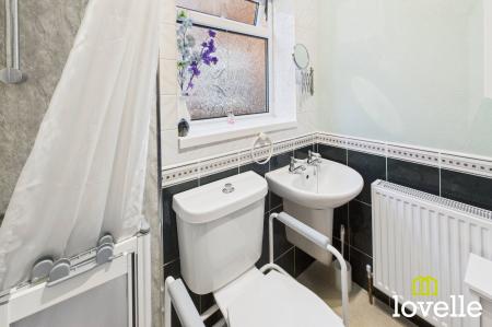2 bedroom Semi-detached bungalow for sale in Stonesdale, Hull, HU7
