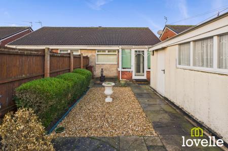 2 bedroom Semi-detached bungalow for sale in Stonesdale, Hull, HU7