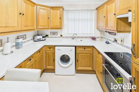 2 bedroom Semi-detached bungalow for sale in Stonesdale, Hull, HU7