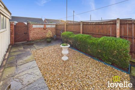2 bedroom Semi-detached bungalow for sale in Stonesdale, Hull, HU7