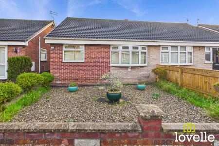 2 bedroom Semi-detached bungalow for sale in Stonesdale, Hull, HU7