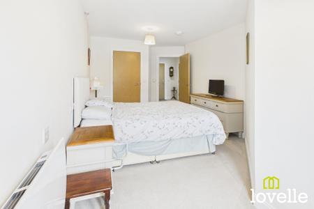 1 bedroom Flat for sale in Field Close, Cottingham, HU16
