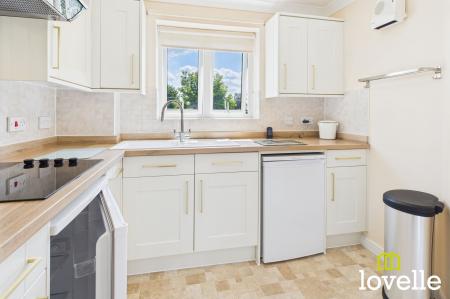 2 bedroom Flat for sale in Newgate Street, Shardeloes Court Newgate Street, HU16