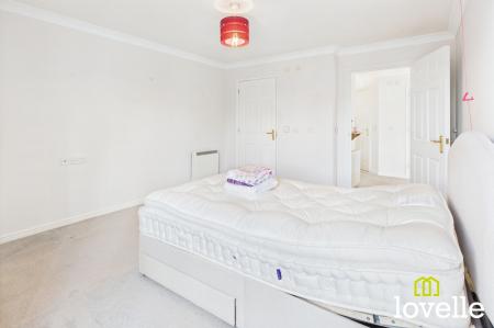 2 bedroom Flat for sale in Newgate Street, Shardeloes Court Newgate Street, HU16
