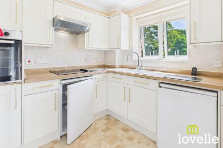 2 bedroom Flat for sale in Newgate Street, Shardeloes Court Newgate Street, HU16