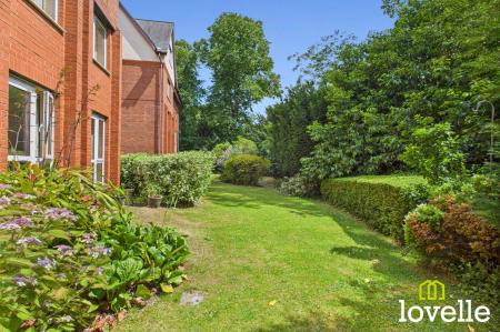2 bedroom Flat for sale in Newgate Street, Shardeloes Court Newgate Street, HU16
